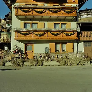 Lory , San Pietro di Cadore Italia